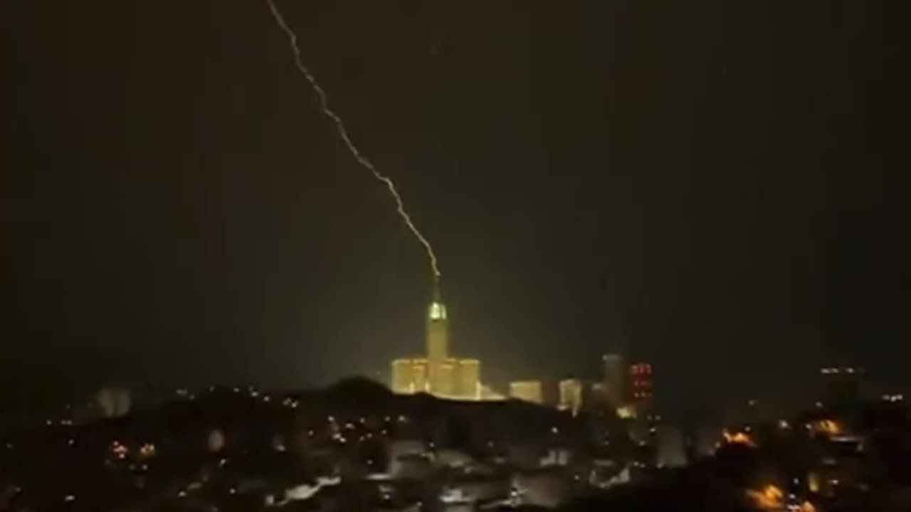 A stunning video from Makkah. Allahu Akbar ☝️🕋