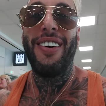 Chris Sky: I Get Called On LOUD SPEAKERS In The Airport, Porter Airlines Toronto Free Upgrade😎🛫