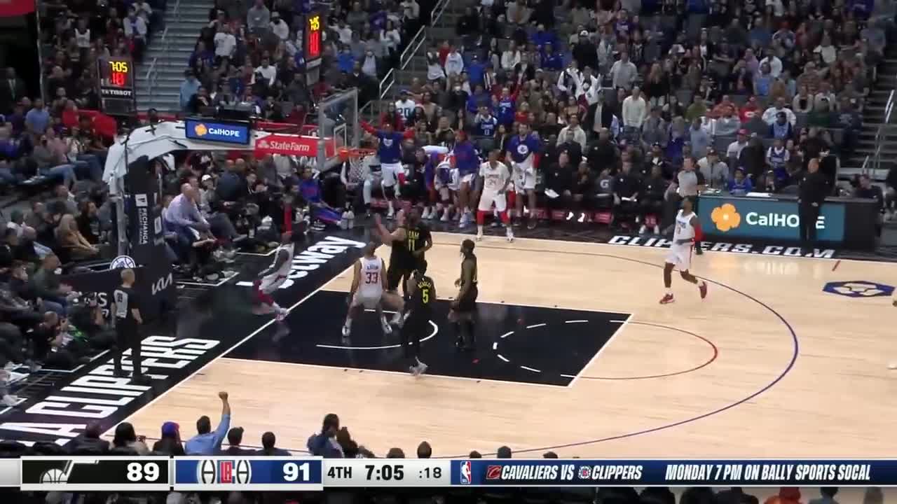 John Wall vintage behind the back move for layup in transition vs Jazz 🔥