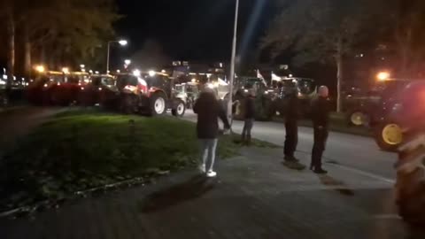 Netherlands: Farmers, Citizens & Truckers are "Taking Over" the town of Drachten!