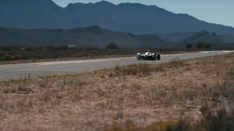 Drag race: Formula E car vs Cheetah.