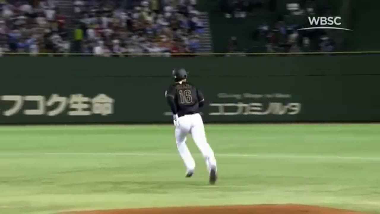 Shohei Ohtani hits ball through the roof at Tokyo Dome