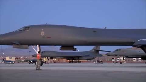 Stunning Video of B-1 Lancer in Action • Takeoff & Landing [Training Footage]4