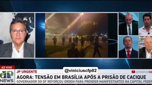 PETISTAS INFILTRADOS INCENDEIAM CARROS