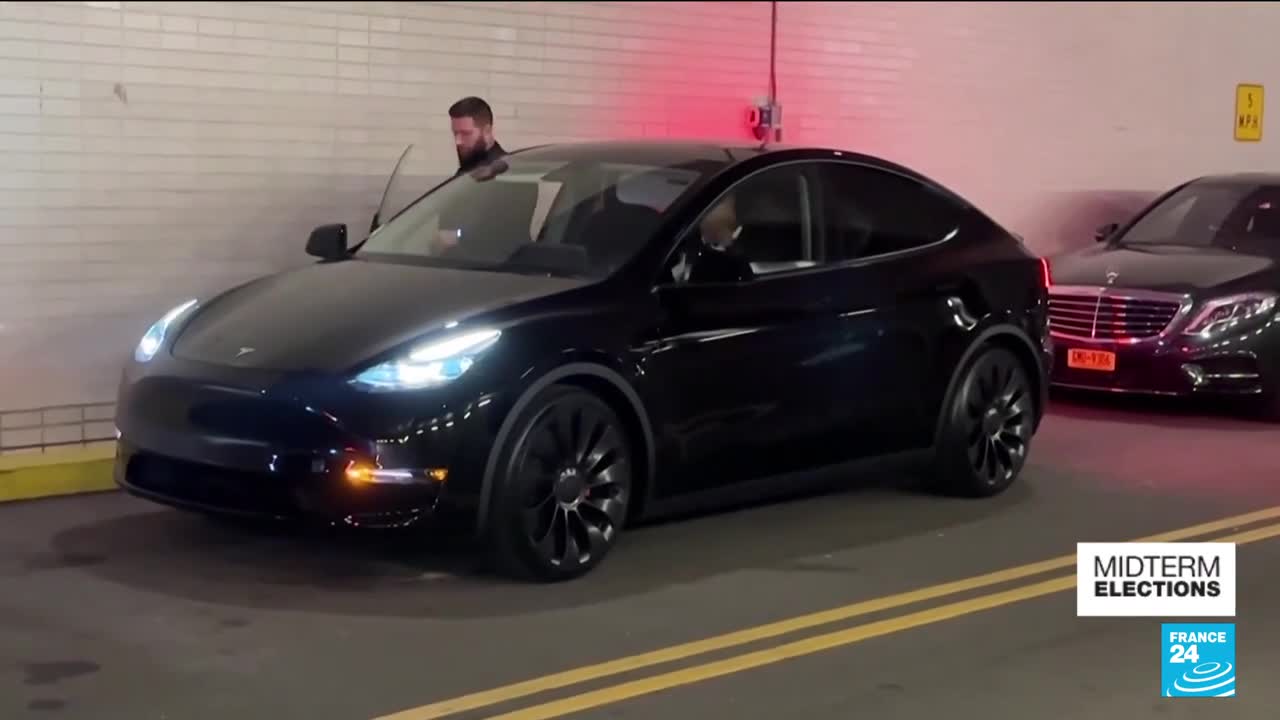 Twitter owner Musk backs Republicans on eve of US midterms