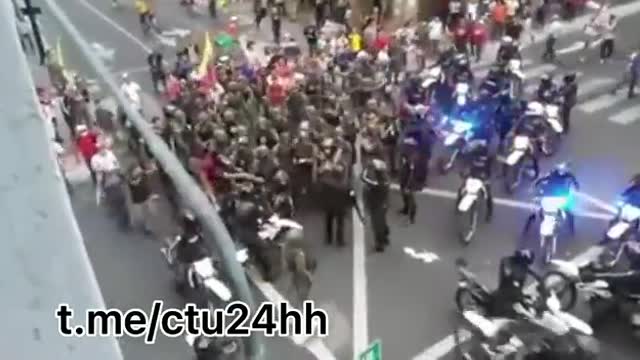 Ecuador Military Protecting People From Police