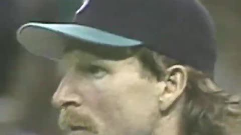 Mark McGwire's "538-foot" HR Off Randy Johnson is still Mesmerizing | Fanbuzzback