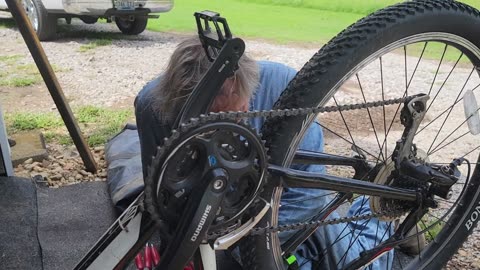 INSERTING SLIME TUBES IN A TREK MOUNTAIN BIKE