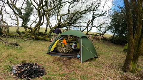 Emptying the tent to take to the car. Speedlapse GoPro. March 2023