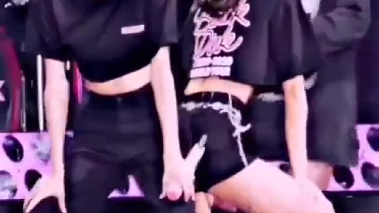 chaelisa -- booty shake 😂😂 -- #catwalk