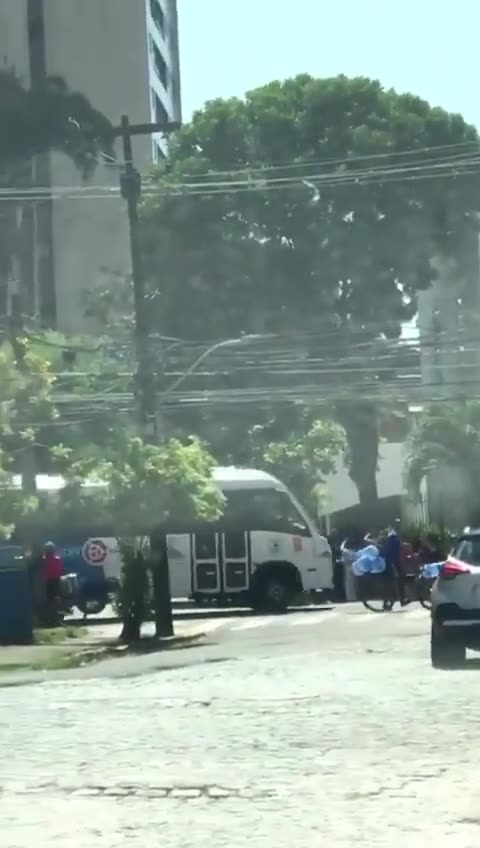 Apartamento em que Maisa estava pega fogo no Recife