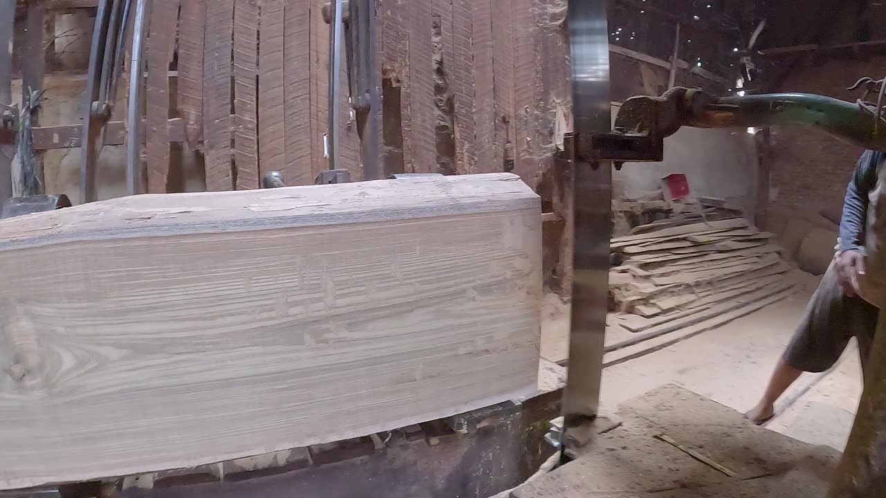 amazing process of sawing teak log