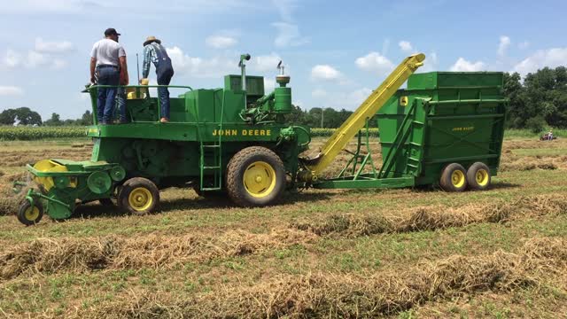 John Deere Cuber running