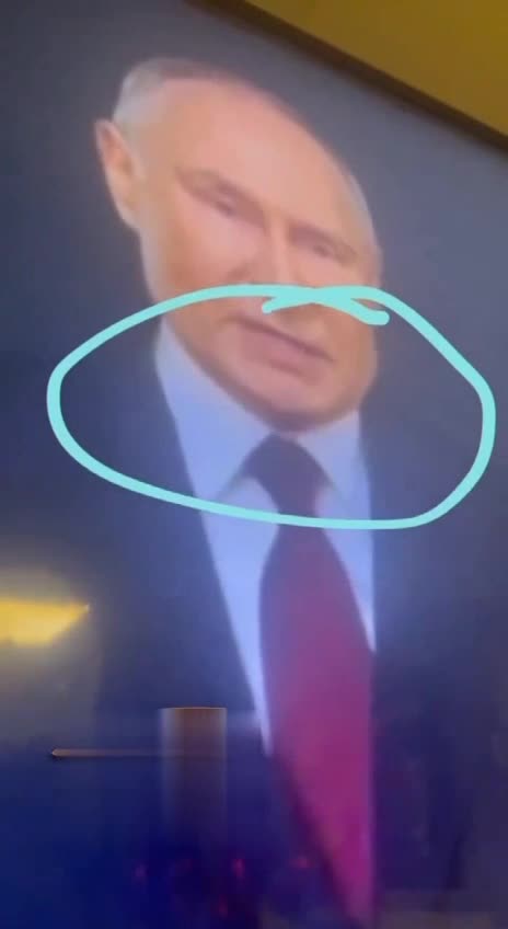 ⚡️russians suspected that the king was not real 😁