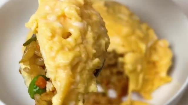 How To Make OMURICE (Japanese Omelette Rice)