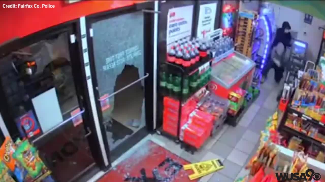 VIDEO: Thieves steal ATM in gas station