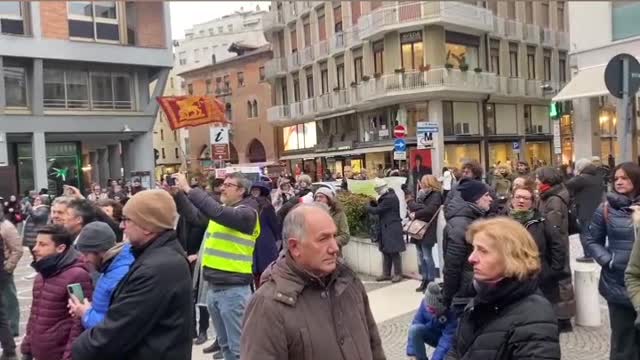 VIDEO | 🔥 GLI INVISIBILI MANIFESTAZIONI IN ITALIA ..