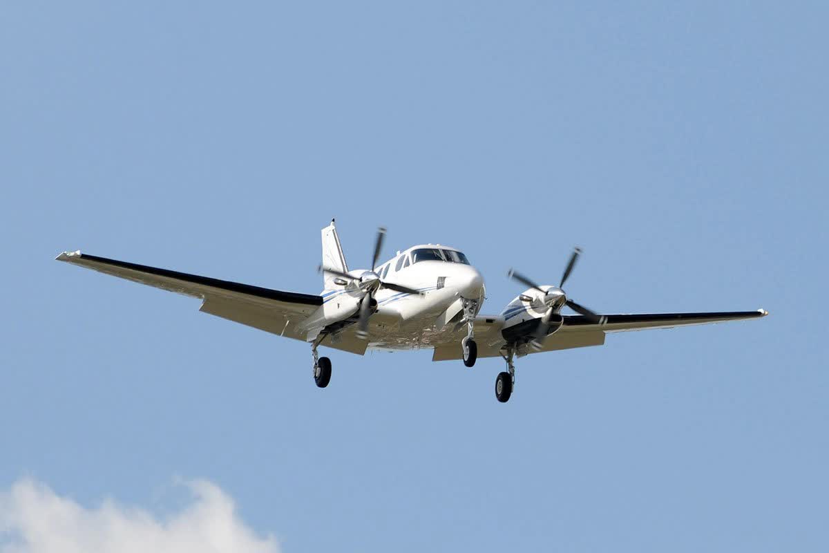 Passenger with No Idea How to Fly, Lands Aircraft in Florida Following Pilot's Medical Emergency