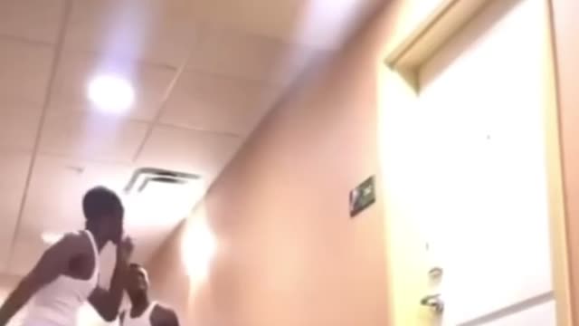 🤣🤣🤣🤣funny friends fried to prank a lady in an apartment this prank went wrong !!!!