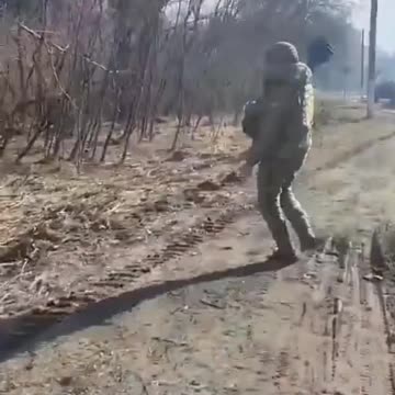 Ukraine Ground soldier takes his Javelin Anti Tank RPG for a walk on the battle field