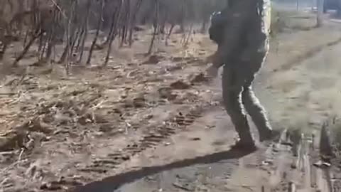 Ukraine Ground soldier takes his Javelin Anti Tank RPG for a walk on the battle field
