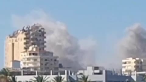 1sraeli forces conduct intense strikes on the historic city of Tyre in southern Leban0n