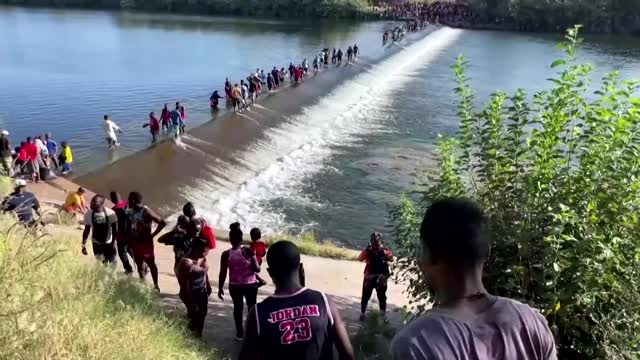 Migrants at Texas bridge pose challenge for Biden