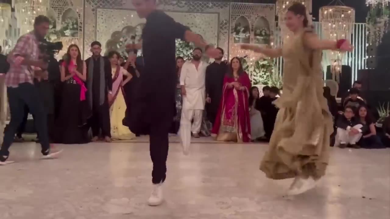 Hania amir dance with her boyfriend