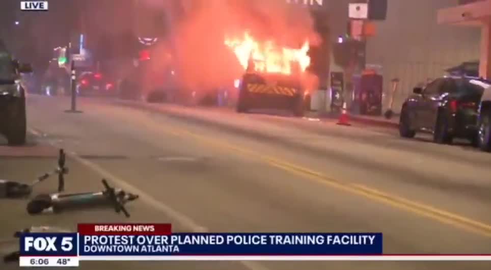 Unhinged Rioters in Atlanta assault POLICE and light cars on FIRE