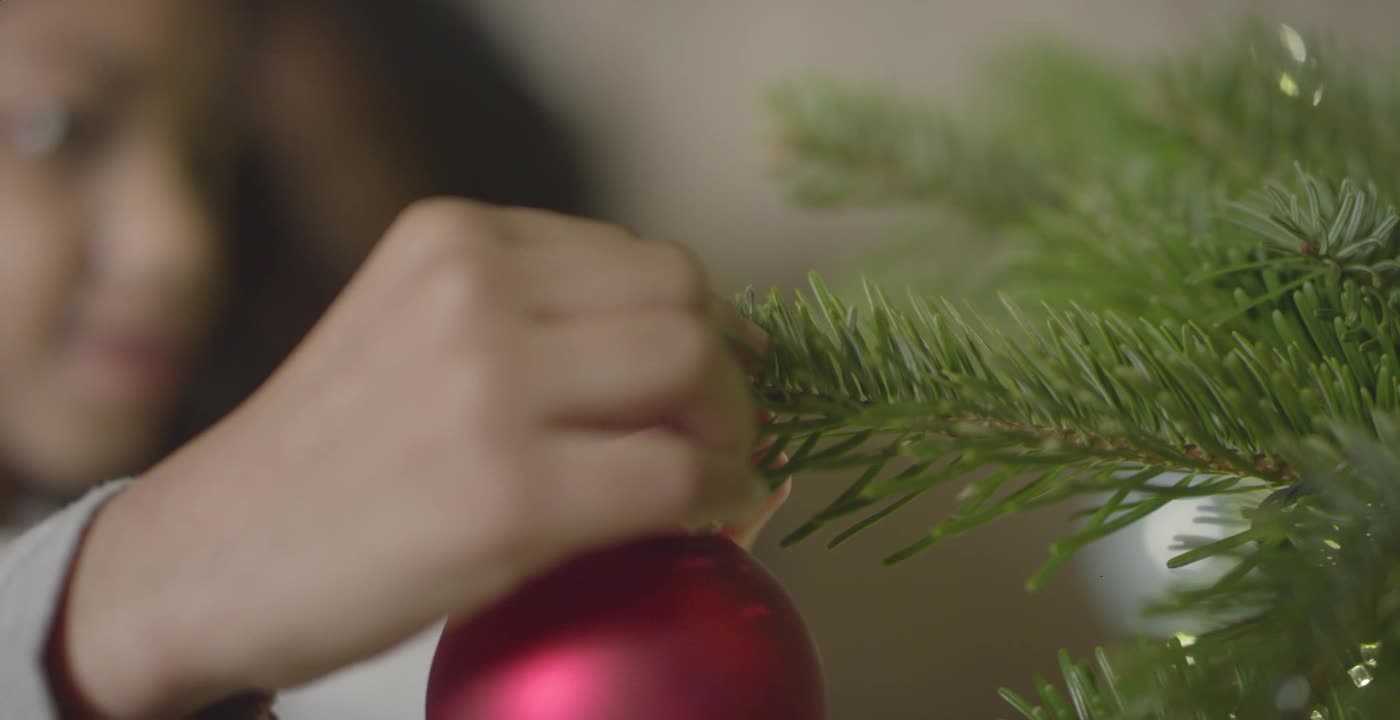 CU Childs Hands Decorating Christmas Tree 1