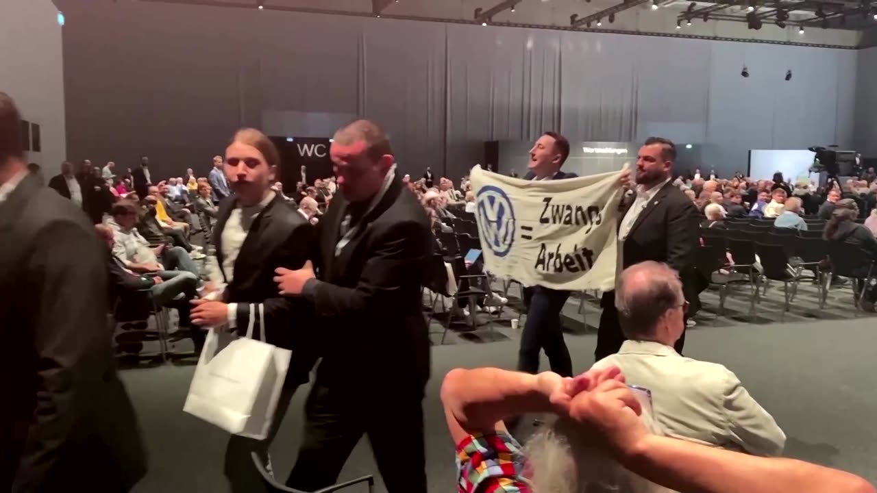 Protester throws cake at VW Chairman during AGM