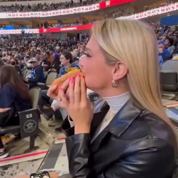 HOW TO EAT THE HOT DOG | Blonde Vs Black Bros