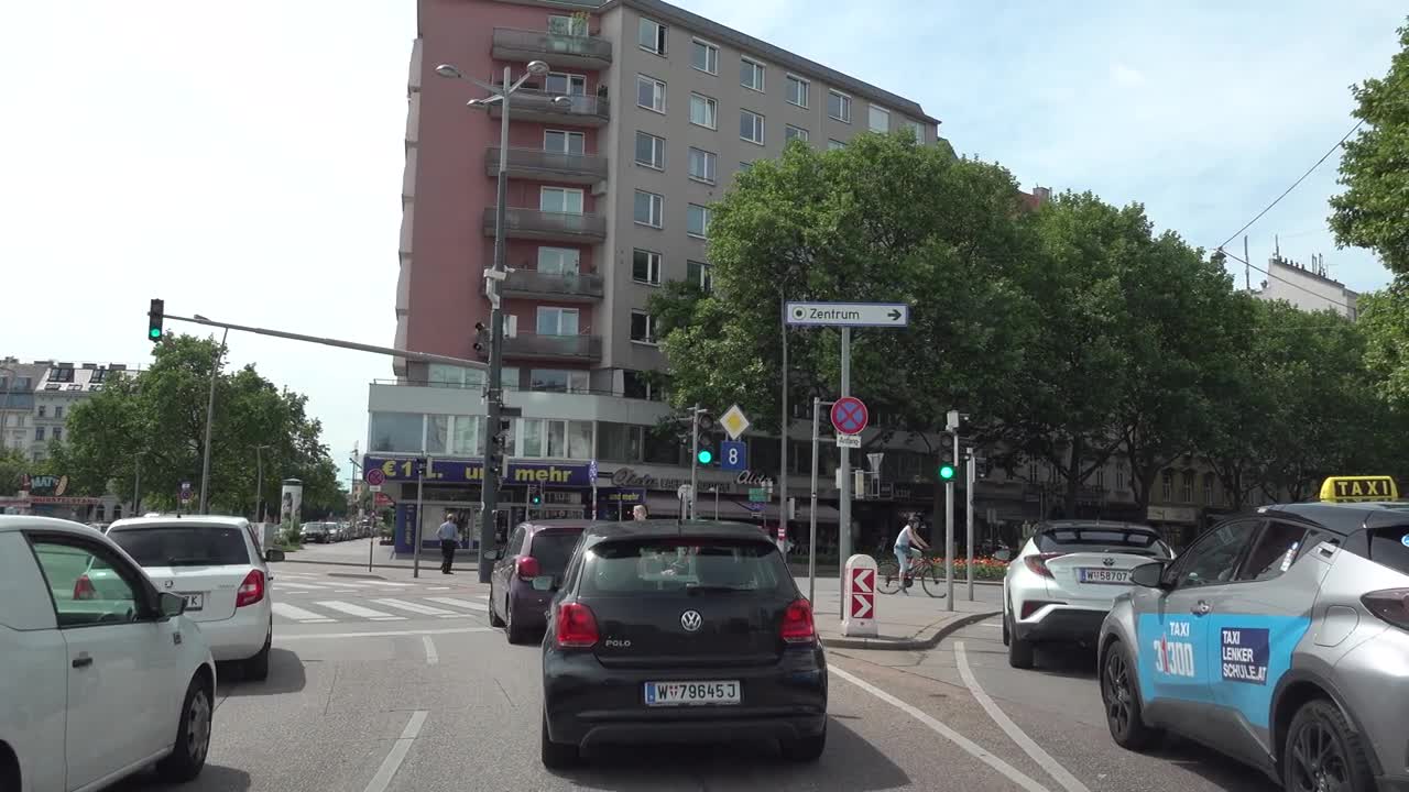 Driving Downtown - Vienna 4K - Austria(00h27m31s-00h29m29s)