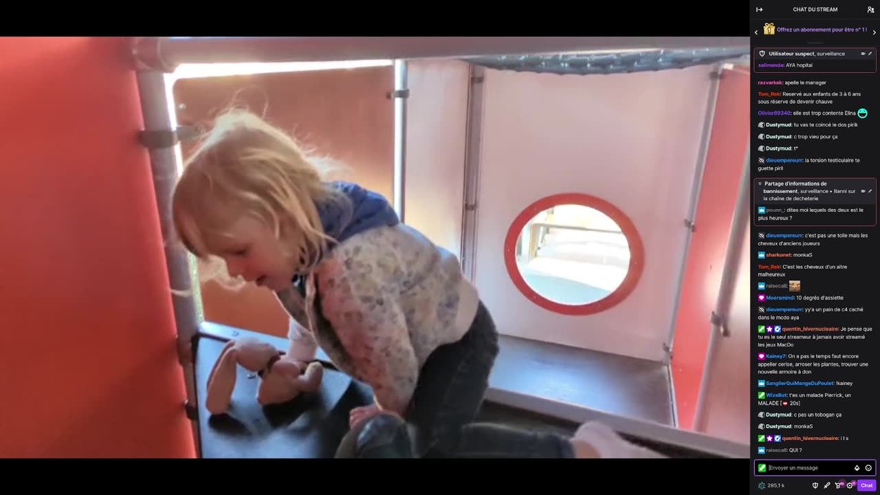 2023-04-05 (2bis.3) - Premier live DANS les jeux MacDo - Twitch Triskelina (version avec chat)