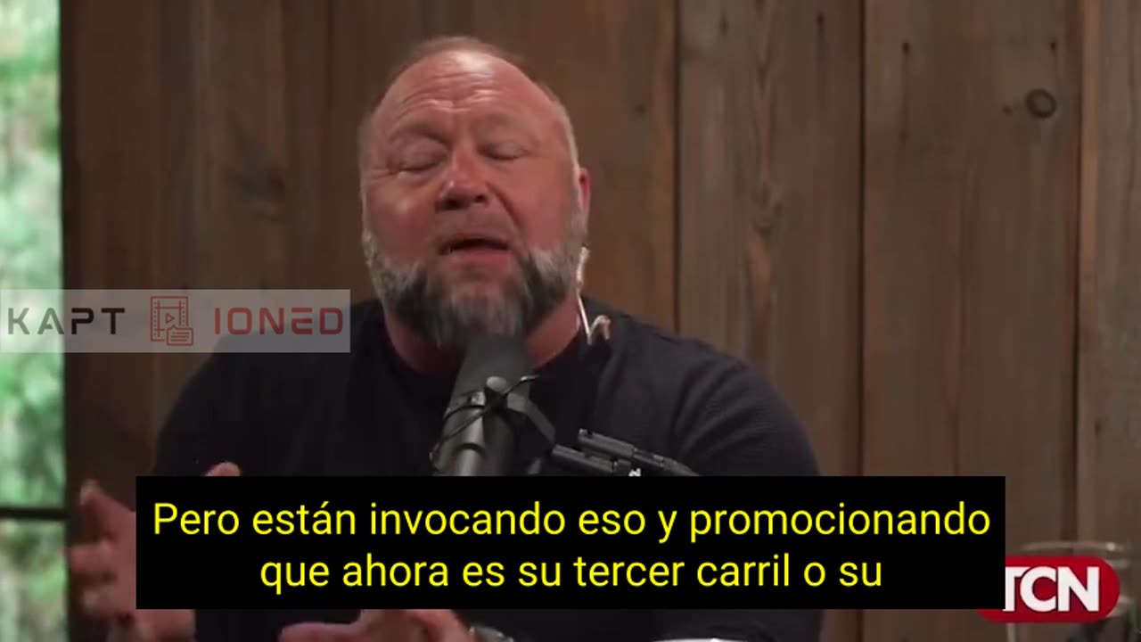 Alex Jones predice que los demócratas utilizarán como armas a los grupos violentos