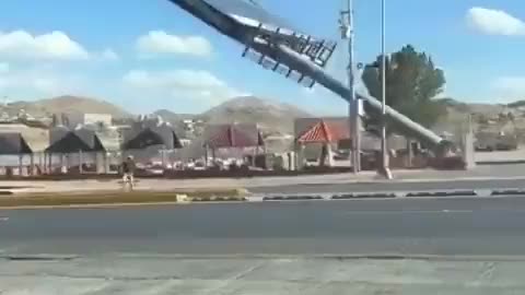 Strong wind broke a billboard in Chihuahua. Mexico