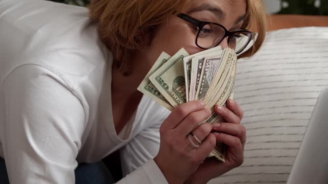 karolina-grabowska-like money amazing video 2021/$$$$