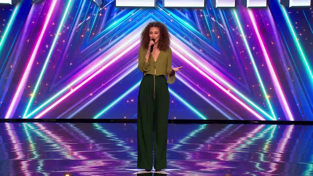 GOLDEN BUZZER! Loren Allred shines bright with ‘Never Enough’ | Auditions | BGT 2022