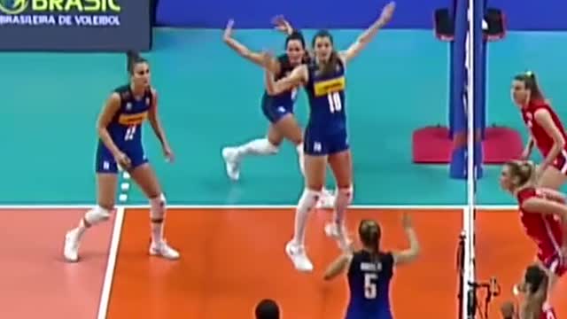 How many blocks! 👀 #volleyballworld #volleyballrally #megarally #VNL #volleyball