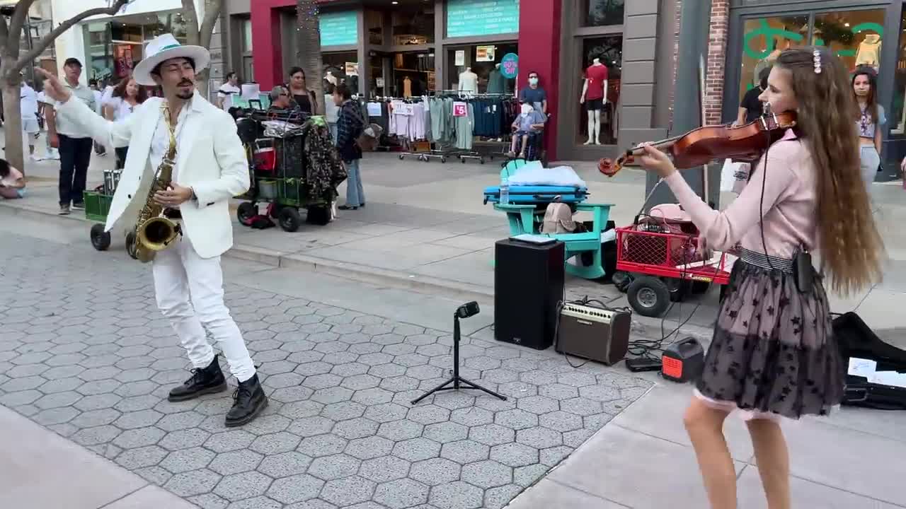 L'Amour Toujours - Karolina Protsenko (feat. Daniele Vitale) - Violin and Sax Street Performance