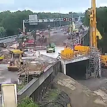 Netherlands - They built a tunnel under a highway in ONE weekend!