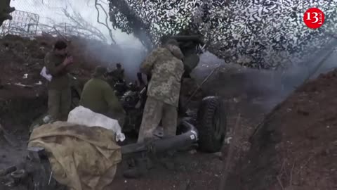 Ukrainian artillery unit fires American-made howitzer near Bakhmut