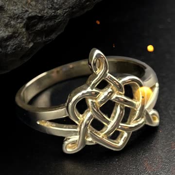 Celtic Trinity Heart Family Ring in 14k Gold