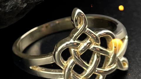 Celtic Trinity Heart Family Ring in 14k Gold