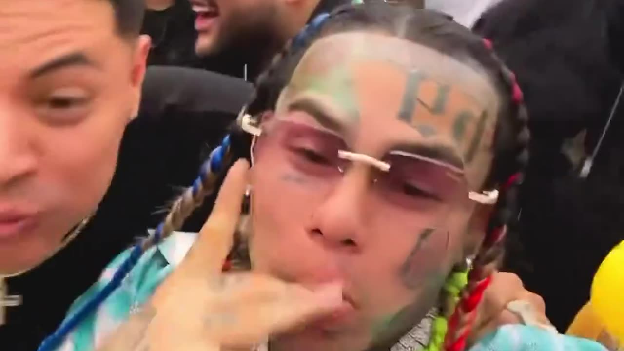 6ix9ine eats a spider