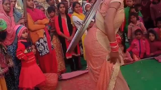 Have u ever seen this much talented lady?😁😁