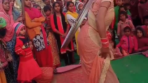 Have u ever seen this much talented lady?😁😁