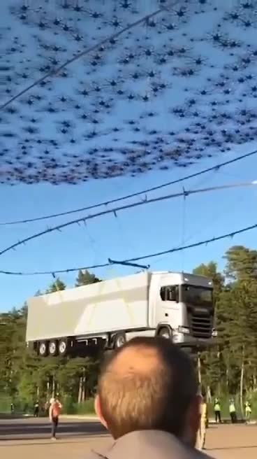 VARIOUS FLYING DISC RAISING A TRUCK WATCH THE VIDEO AND SHARE