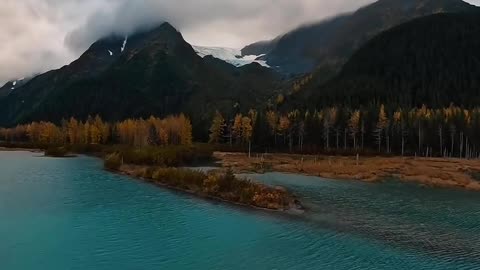 Almost looks not real 😍🍁 . Autumn Looks better when the water is fresh from a glacier 🧊💙