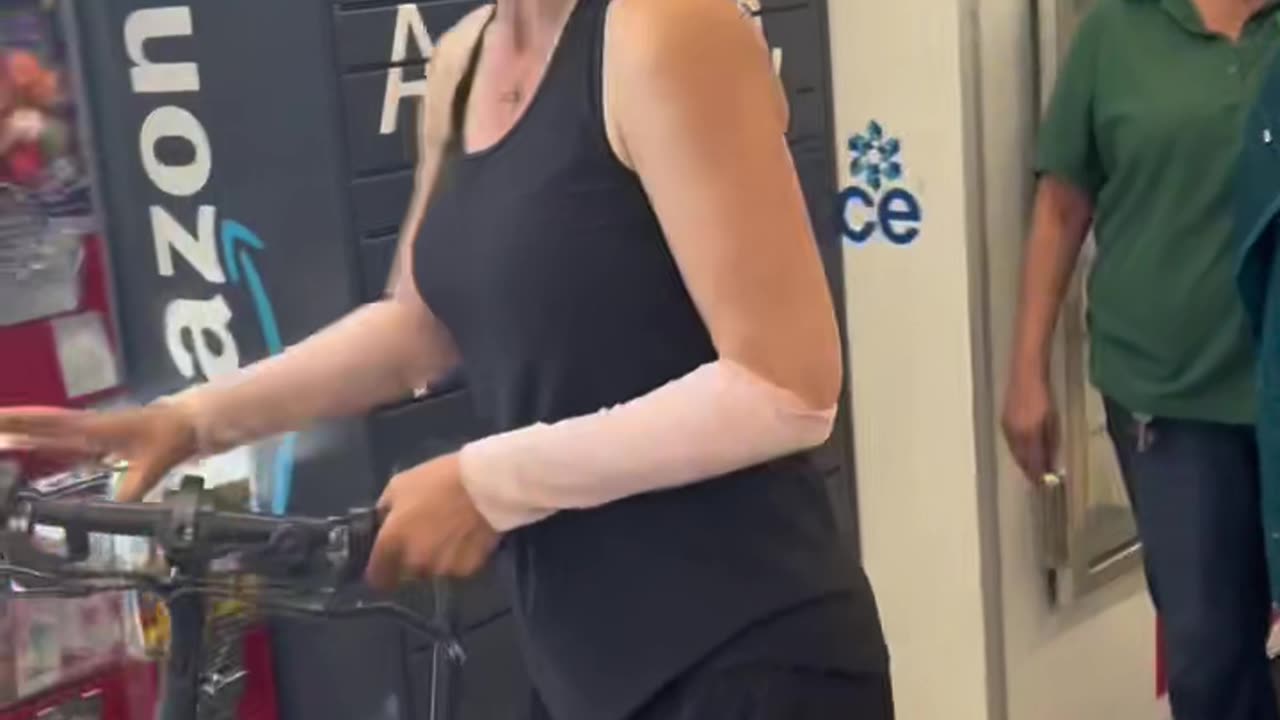 Karen Argues With Dollar Store Employees